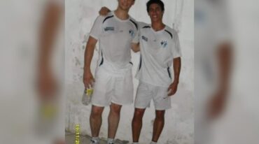Servando y Nicolás Comas victoriosos en un torneo local de trinquete.