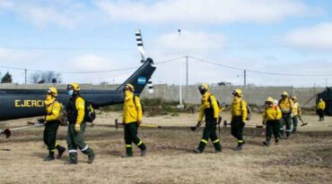 Protección Civil de la provincia lleva adelante el operativo con dos grupos de siete brigadistas cada uno. Analizan sumar más personal si la situación se vuelve incontrolable. Gentileza Protección Civil Santa Fe