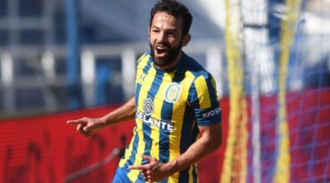 Lucas Gamba metió triplete ante Arsenal. Gentileza.