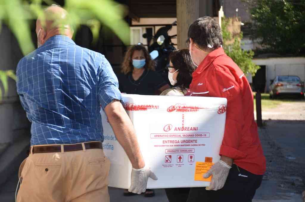 El 28 de diciembre de 2020 llegaba la primera partida de Sputnik V al Hospital Cullen. Ocho meses después se aguarda el ingreso de la quinta vacuna anti Covid. Flavio Raina