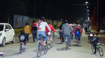 Vecinos compartieron una bicicleteada por las arterias inauguradas. Gentileza: prensa Comuna de Timbúes.