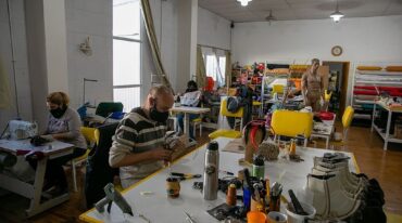 Los talleres cumplen también con el distanciamiento. Rodrigo Atanes