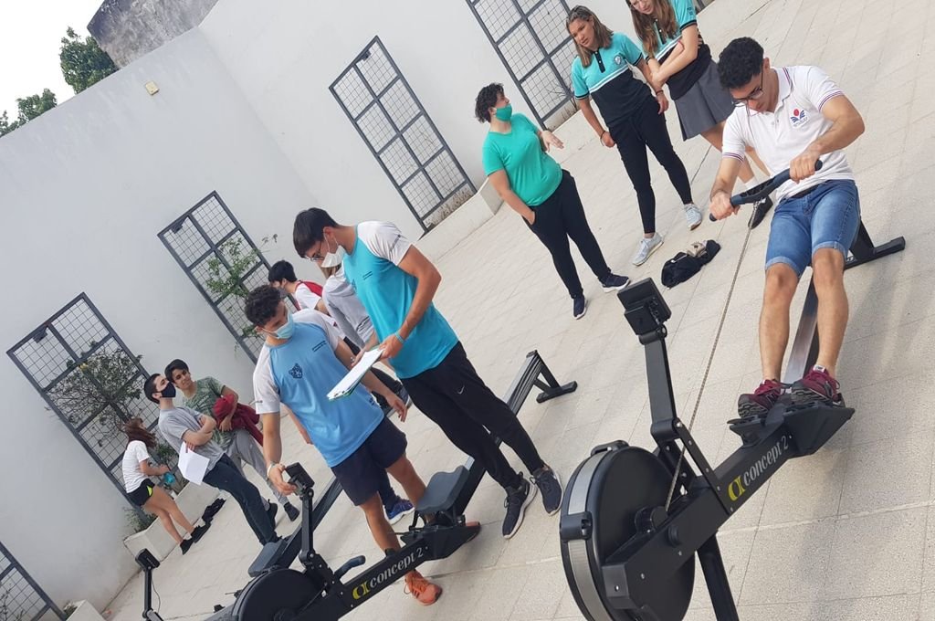 Estudiantes de la Escuela Secundaria Nº 16 Del Centenario de Paraná intervinieron en la jornada de demostración y prueba de remo indoor. Subcomisión de Remo PRC