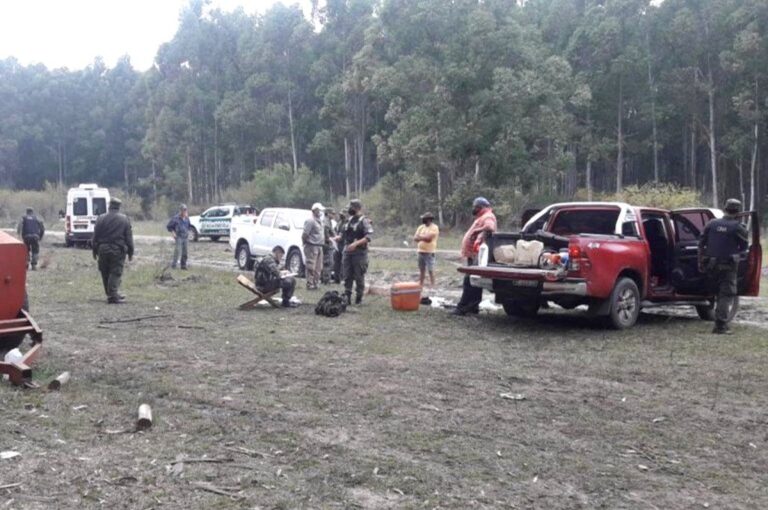 Se encontraban en un predio con cuatro carpas precarias