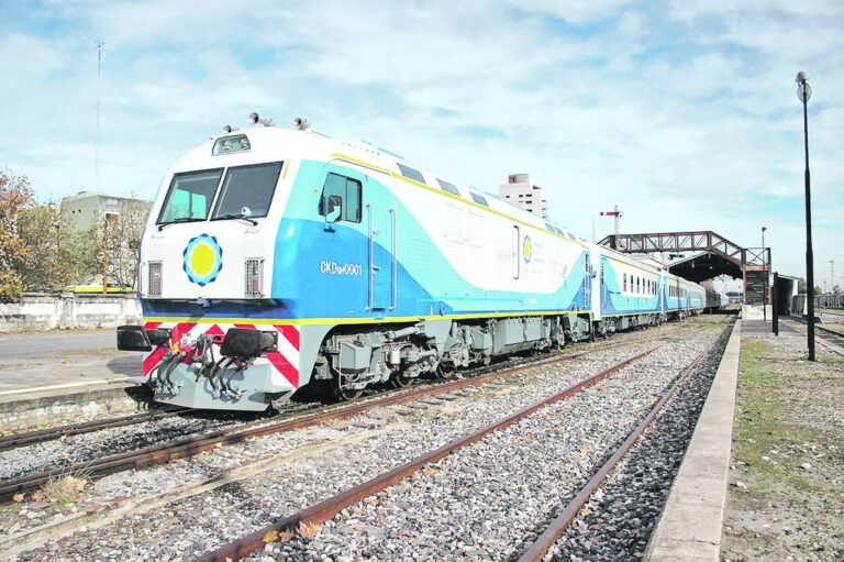 La intención es que el tren vuelva a funcionar como lo hizo por última vez hace 44 años. Rearmar la conexión Rosario-Cañada de Gómez con paradas exclusivas en las localidades de Funes