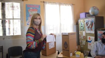 La senadora Sacnun votó en Firmat. Gentileza.