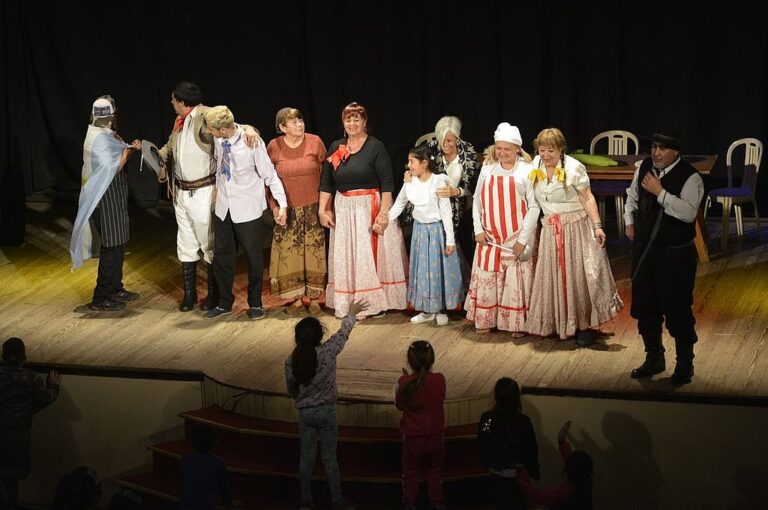 El Teatro Marconi vuelve a ser el escenario donde actores y actrices muestran su arte.