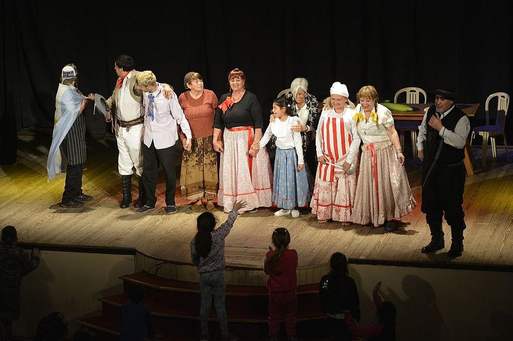 El Teatro Marconi vuelve a ser el escenario donde actores y actrices muestran su arte.