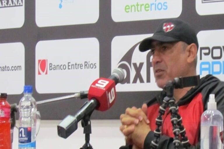 Iván Delfino en su primera Conferencia de Prensa presencial.  Gabriel Obelar