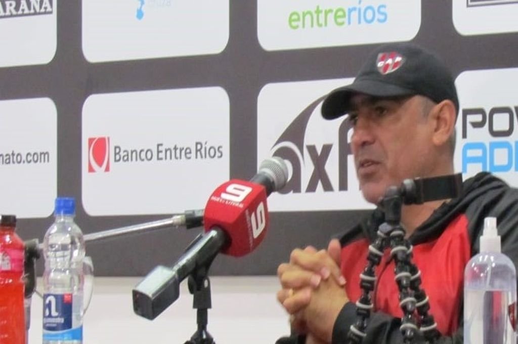 Iván Delfino en su primera Conferencia de Prensa presencial.  Gabriel Obelar