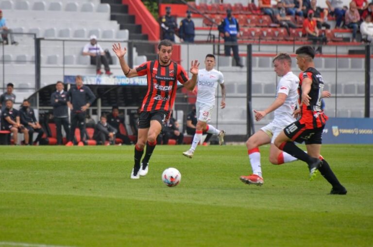 Sosa Sánchez marcó un golazo. El uruguayo fue la figura de Patronato.  Prensa Patronato