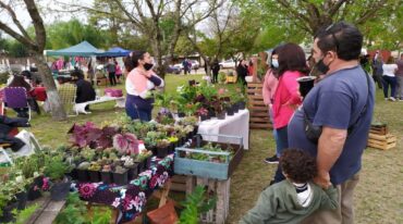 Del evento participaron 12 viveros y diferentes instituciones vinculadas al reciclado y la producción. Además se pudo recorrer la muestra de artesanos y manualistas.