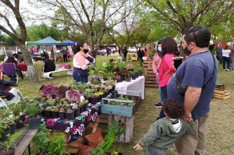 Del evento participaron 12 viveros y diferentes instituciones vinculadas al reciclado y la producción. Además se pudo recorrer la muestra de artesanos y manualistas.