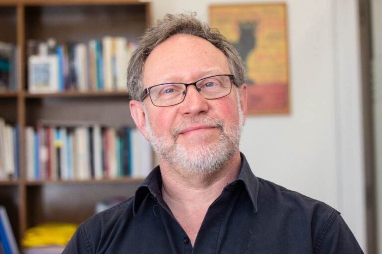 'De chico iba a una biblioteca pública cerca de mi casa en Vicente López donde saqué todos los libros de aventuras de la Colección Robin Hood