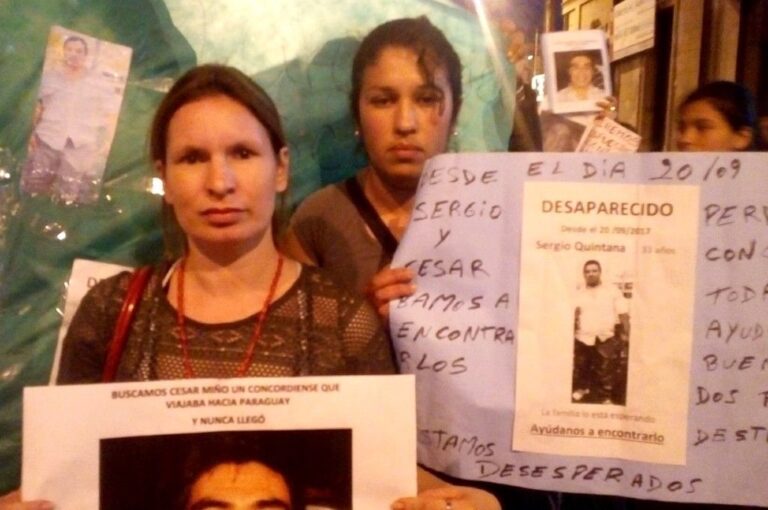 Las esposas de Miño y Quintana siguen pidiendo justicia.