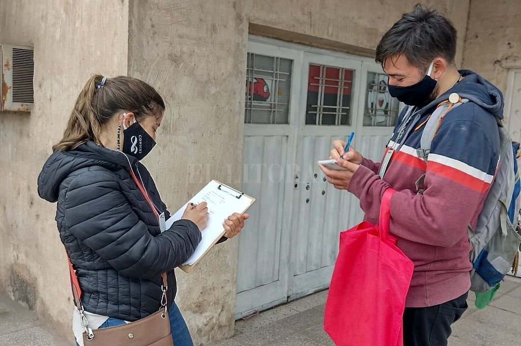 Alumnos de UNL que colaboran con el proyecto en el trabajo territorial