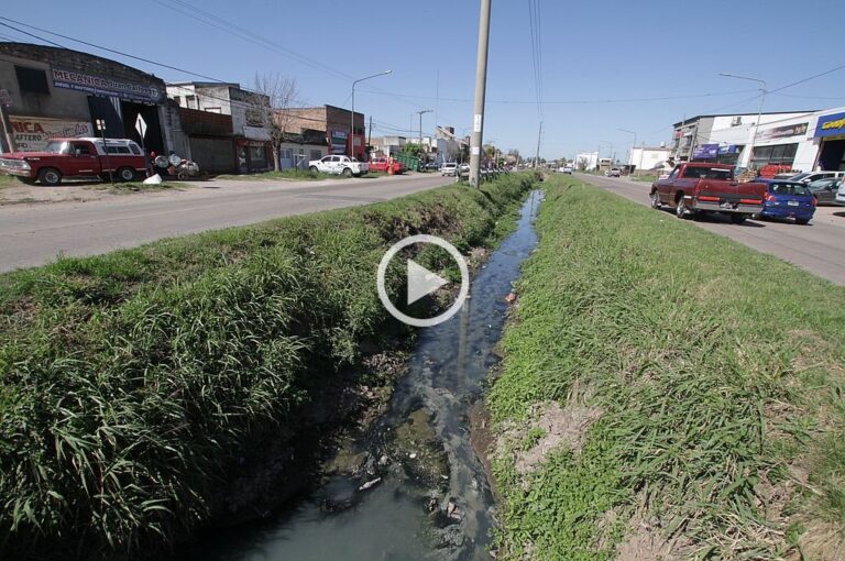 La foto de aquel día. Esta fue la tapa de El Litoral del 10 de diciembre de 2013. La foto fue registrada en Altos del Valle por el reportero gráfico Mauricio Garín durante una recorrida por la ciudad. Mauricio Garín
