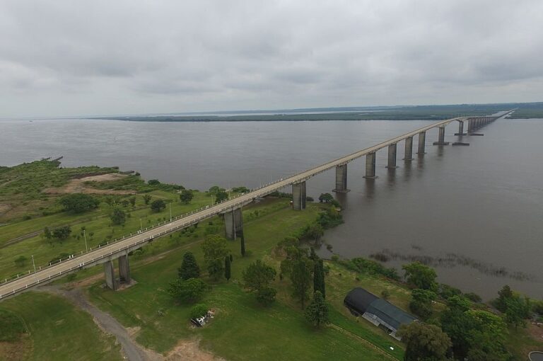 El 16 de septiembre de 1976 se inauguró el puente internacional