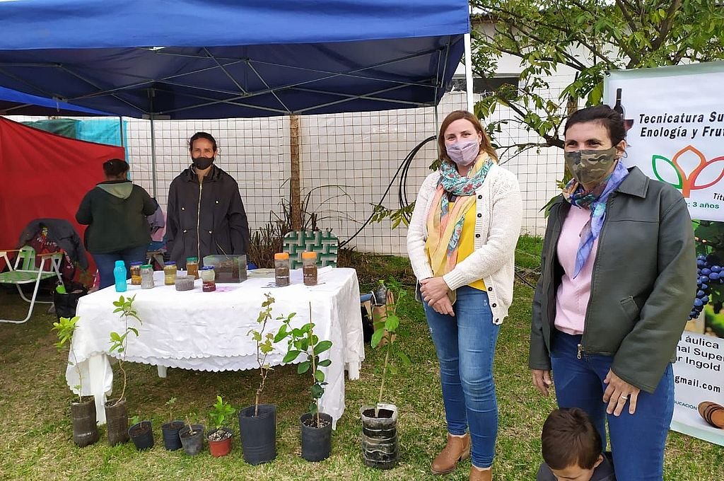 Del evento participaron 12 viveros y diferentes instituciones vinculadas al reciclado y la producción. Además se pudo recorrer la muestra de artesanos y manualistas.