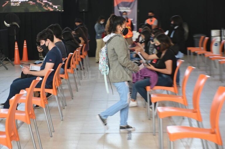 "Octubre será el mes de las segundas dosis en chicos de 12 a 17 años"