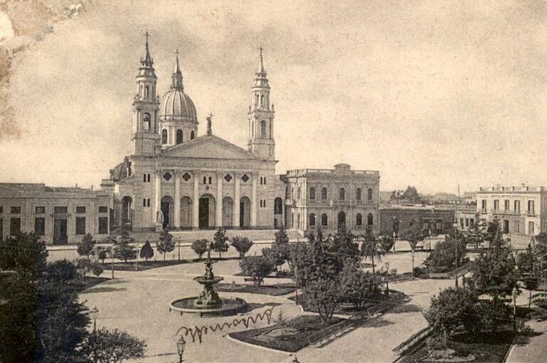 La piedra fundamental se colocó el 1° de enero de 1883.