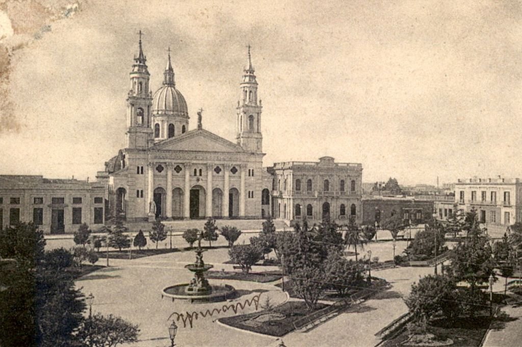 La piedra fundamental se colocó el 1° de enero de 1883.