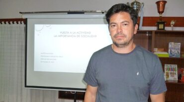 El profesor Martín Monzón es especialista en deportes adaptados. Brindó una charla donde habló de las consecuencias de la pandemia.