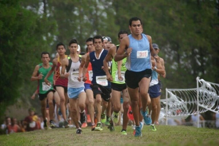 Los atletas entrerrianos se preparan para recorrer el circuito adaptado al Cross Country.
