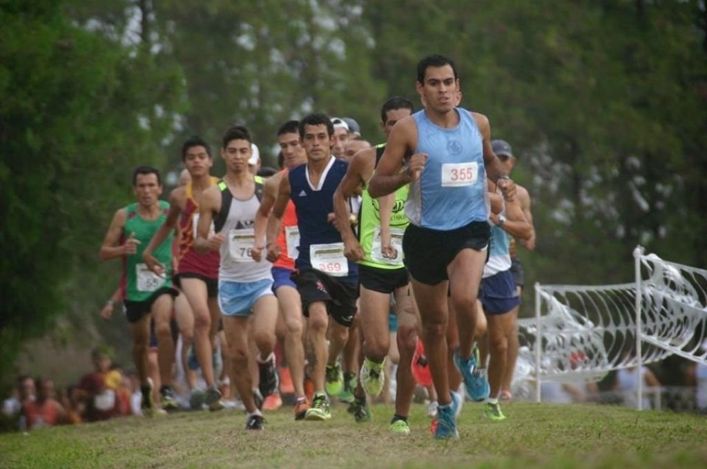 Los atletas entrerrianos se preparan para recorrer el circuito adaptado al Cross Country.
