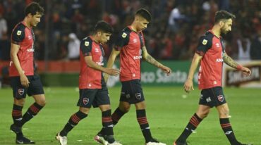 Cabezas gachas y sin respuestas anímicas y futbolísticas: una triste portal de este Newell's Télam.