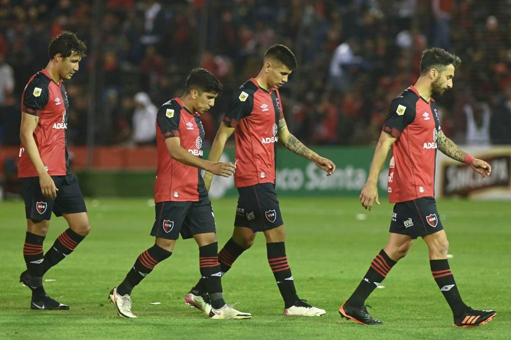 Cabezas gachas y sin respuestas anímicas y futbolísticas: una triste portal de este Newell's Télam.