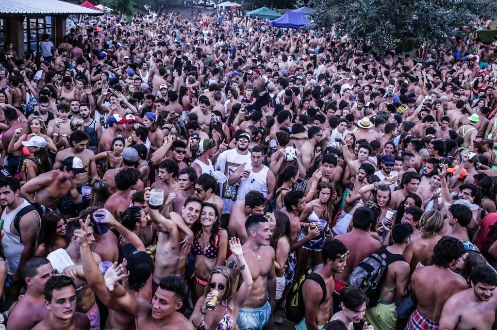 El multitudinario fenómeno del Seven del Plumazo tendrá lugar este fin de semana en el anexo del Club Atlético Estudiantes.