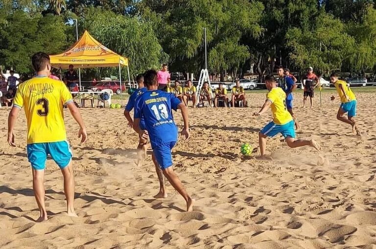 Fútbol Playa masculino en el Balneario Thompson.