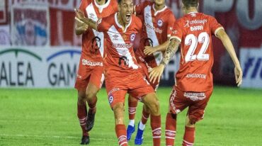 Matías Romero mantiene charlas con los dirigentes de Patronato.