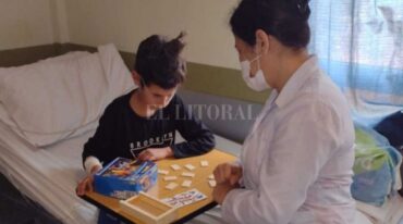 Las escuelas hospitalarias educan a niños y niñas con distintos tipos de enfermedades que permanecen internados. En el caso de domiciliaria también se incluyen distintos padecimientos que demandan más de un mes de recuperación. Gentileza