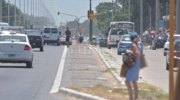 Peligrosa. En la autovía conviven el transporte de cargas