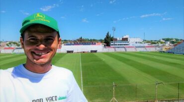 Emiliano Yacunissi vuelve a trabajar en el mantenimiento del Estadio Grella Archivo Mirador Entre Ríos