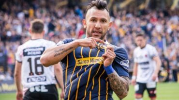 Walter Montoya vuelve a vestir la camiseta auriazul. Archivo.
