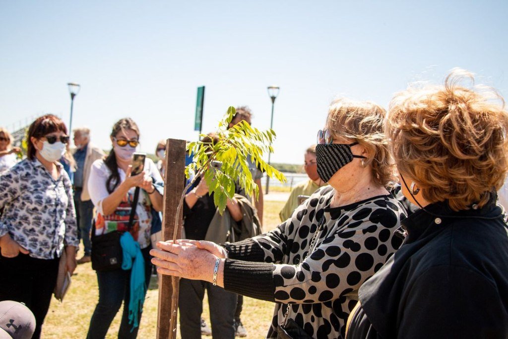 Fueron homenajeados los y las poetas Lidia Benas