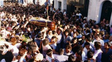 Una de las imágenes del cortejo fúnebre rumbo al Cementario Municipal. Como cuando peleaba