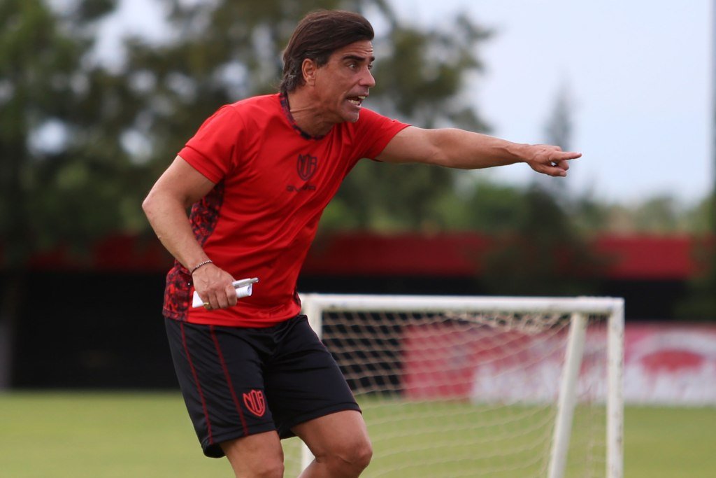 Javier Sanguinetti y los dirigentes encargados del fútbol deberán poner especial atención en las necesidades y los nombres