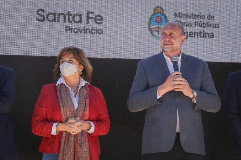 Frana informó que la provincia está invirtiendo más de .600 millones en obras para mejorar y ampliar más de 29 centros de salud y hospitales en toda la provincia. Gobierno de Santa Fe