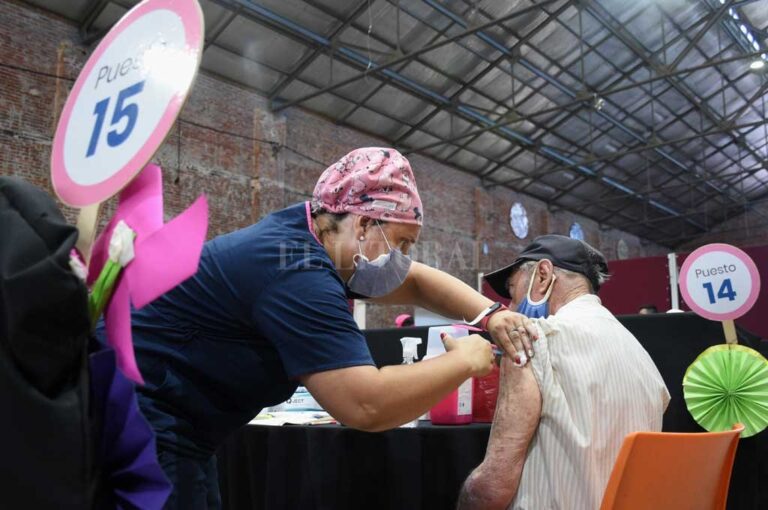La vacunación es clave para frenar los contagios de coronavirus en el país. Pablo Aguirre