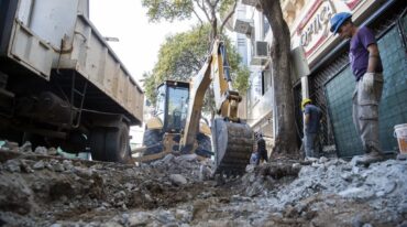 La intervención vial en el cruce de San Martín y San Luis incluye el reemplazo del pavimento existente por un material de mayor resistencia y durabilidad