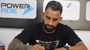 El delantero llegó hoy a Paraná y firmó su contrato hasta diciembre de 2022. Prensa Patronato