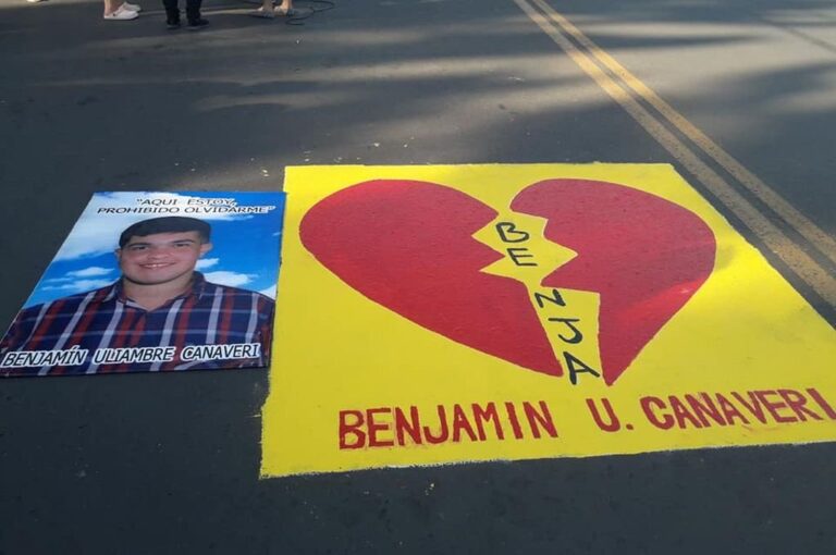 Benjamín Uliambre tenía 20 años. Murió el 30 de noviembre de 2021 luego de chocar con su moto contra el auto de un hombre que giró en U en la Avenida Monseñor Rösch.