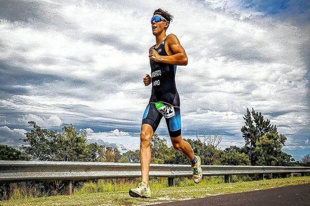 El santafesino Tadeo Barufatto se quedó con el triatlón de La Paz.