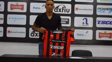Lucas Barrios firmó hoy el contrato que lo vincula a Patronato hasta diciembre de 2022.