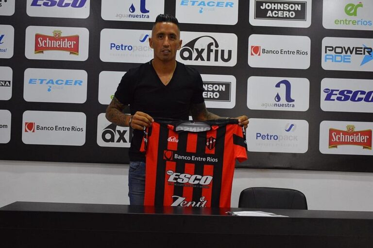 Lucas Barrios firmó hoy el contrato que lo vincula a Patronato hasta diciembre de 2022.