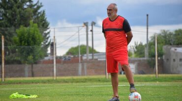 Iván Delfino probó dos elencos con vistas al primer amistoso ante Newells Prensa Patronato